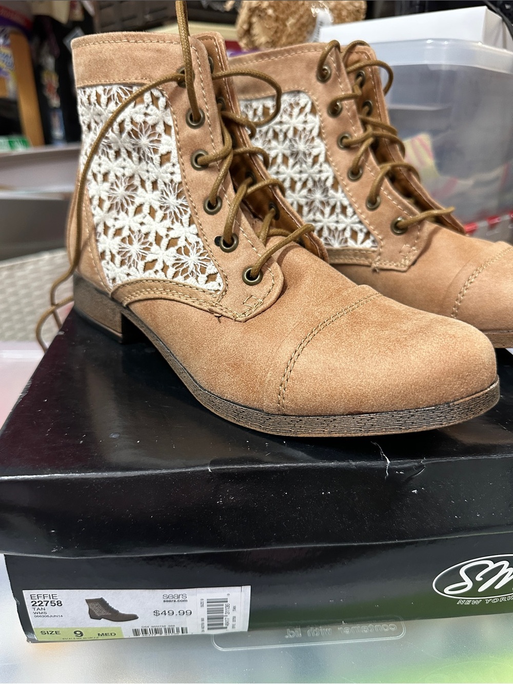 SM New York size 9 Tan Lace-Up Ankle Boots with Crochet Panels